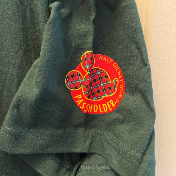 Mickey’s Very Merry Christmas Party 2017 Passholder T-shirt XL - Picture 2 of 3